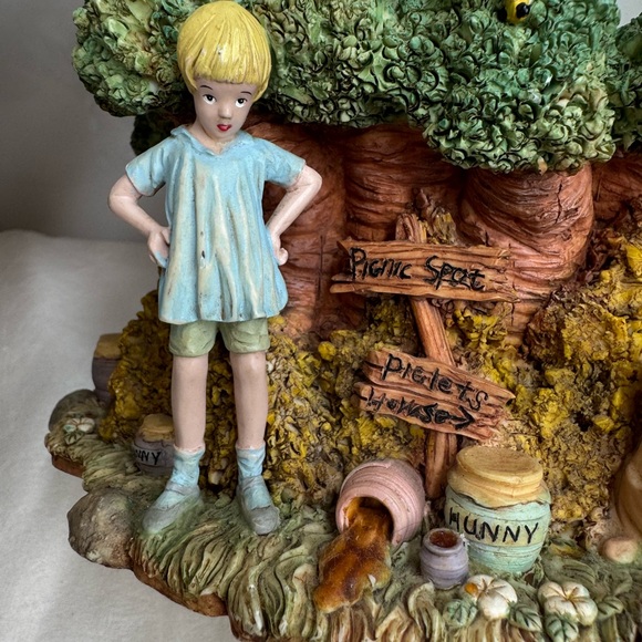 Rare  Disney Classic Winnie the Pooh and Friends Treehouse Musical Snow Globe - Picture 4 of 11